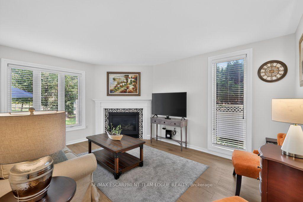 Photo 14 of Unit 9, 2103 Berwick Drive, Burlington, Rose — HOMEH