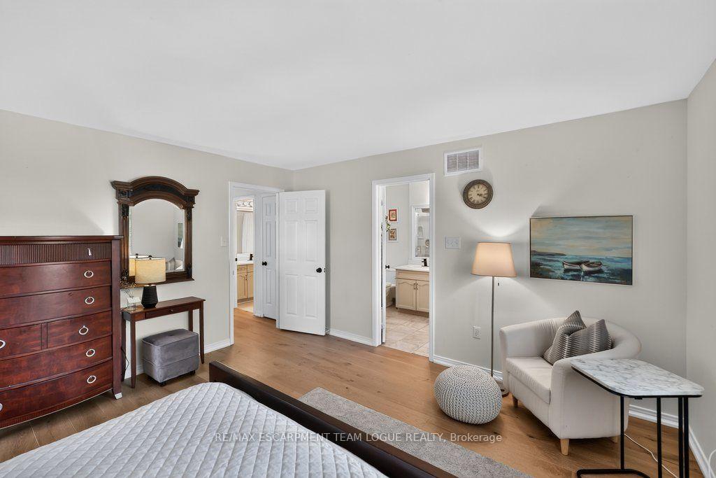 Photo 22 of Unit 9, 2103 Berwick Drive, Burlington, Rose — HOMEH