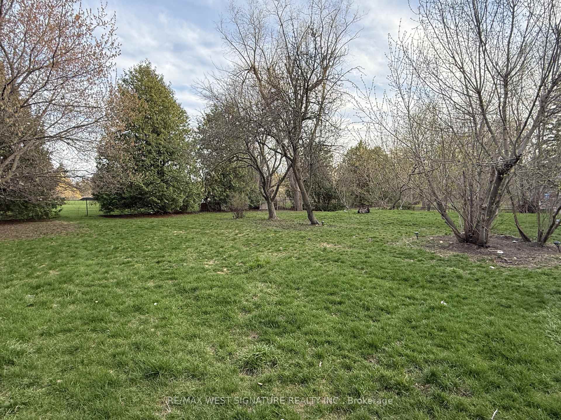 Photo 2 of 5841 King Road, King, Nobleton — HOMEH
