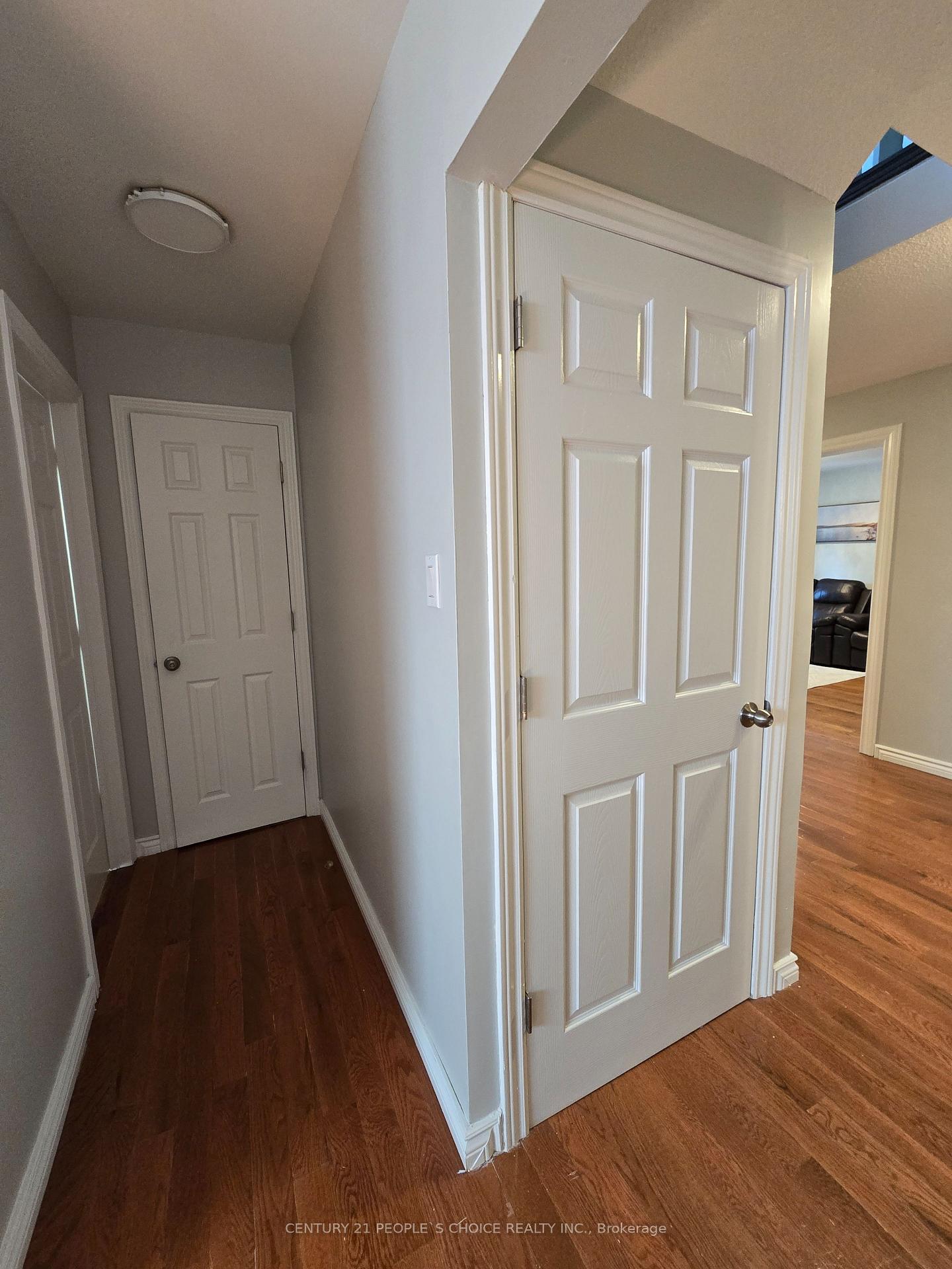 Photo 9 of 6063 Farmstead Lane, Mississauga, Meadowvale — HOMEH