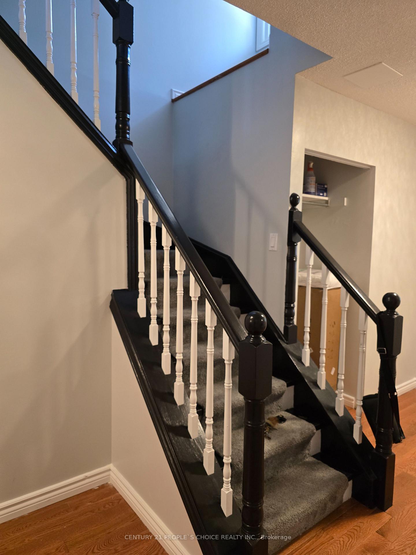 Photo 11 of 6063 Farmstead Lane, Mississauga, Meadowvale — HOMEH