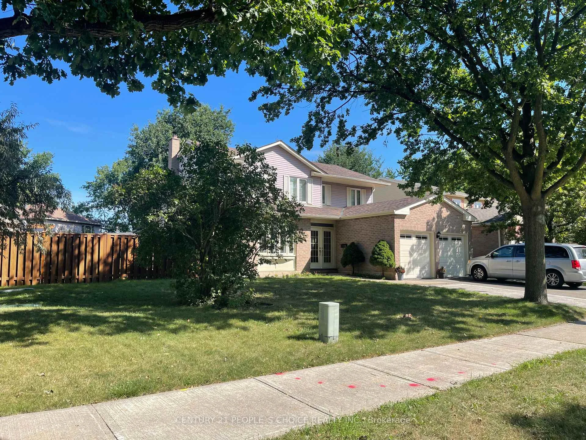 Photo 3 of 6063 Farmstead Lane, Mississauga, Meadowvale — HOMEH
