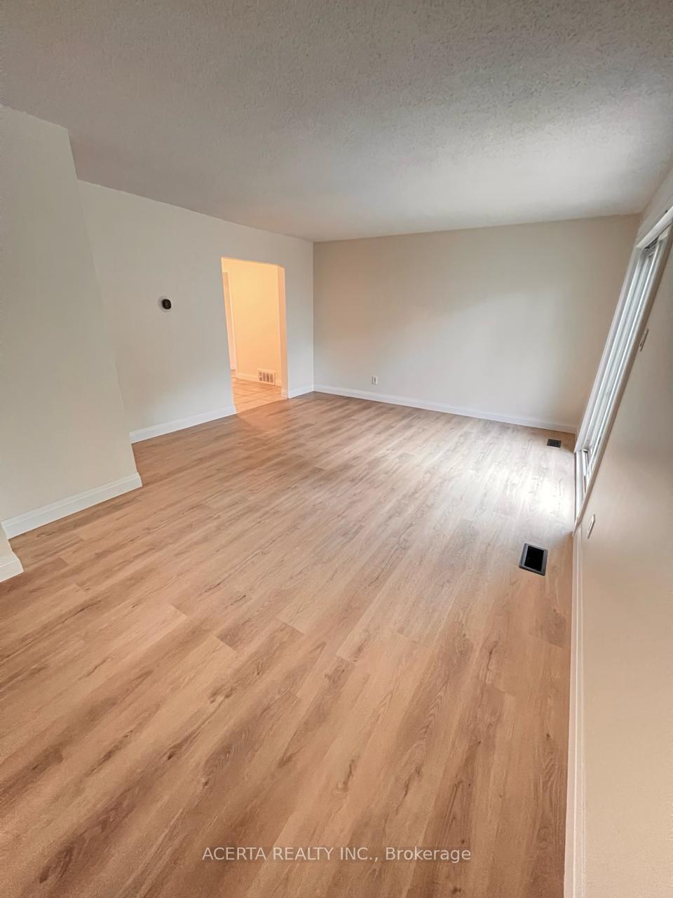 Photo 3 of 2943 Ahearn Avenue, Ottawa, Britannia — HOMEH