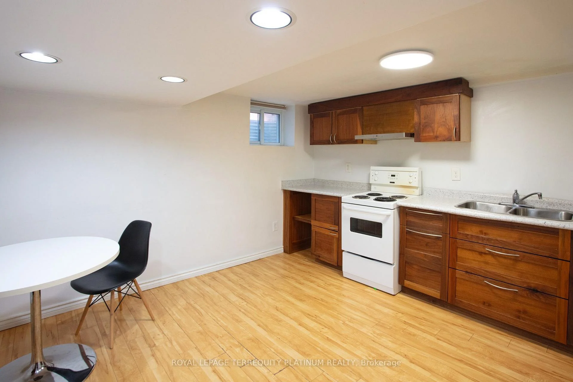 Photo 4 of Unit Bsmt, 296 Lumsden Avenue, Toronto, Woodbine-Lumsden — HOMEH
