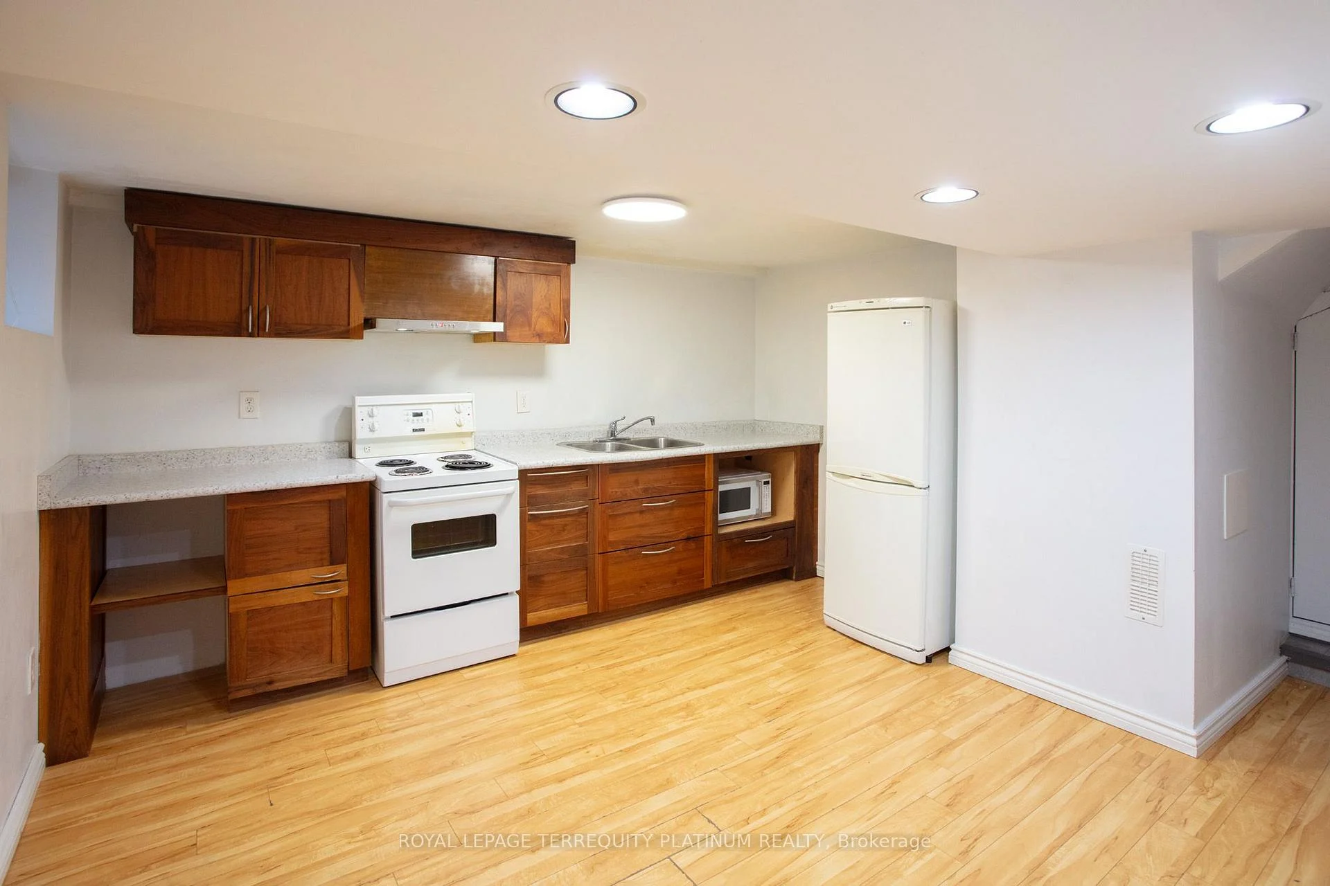 Photo 6 of Unit Bsmt, 296 Lumsden Avenue, Toronto, Woodbine-Lumsden — HOMEH