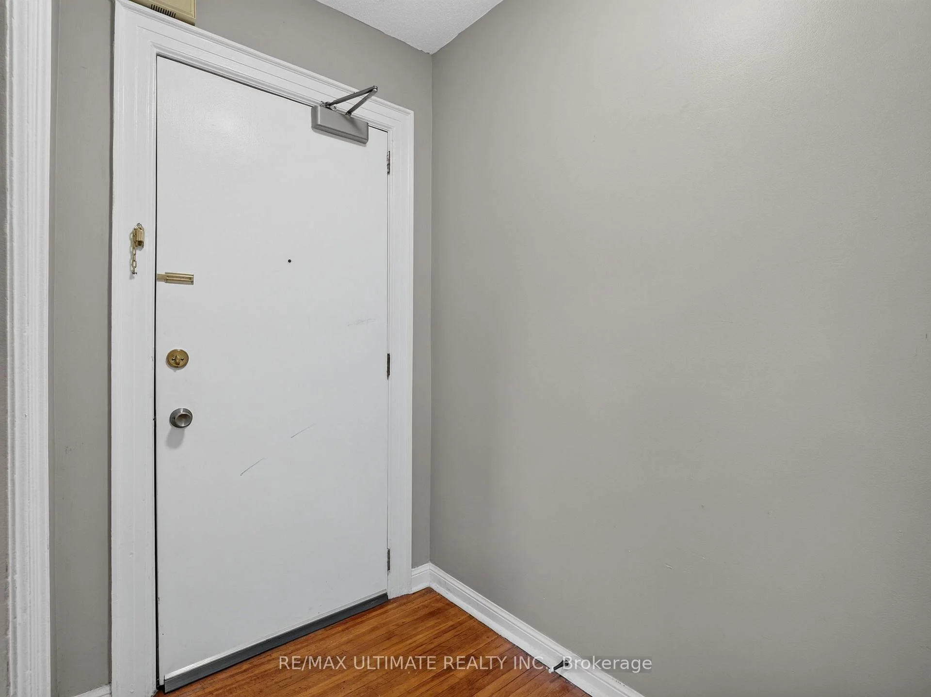 Photo 4 of Unit 5, 2360 Queen Street E, Toronto, The Beaches — HOMEH
