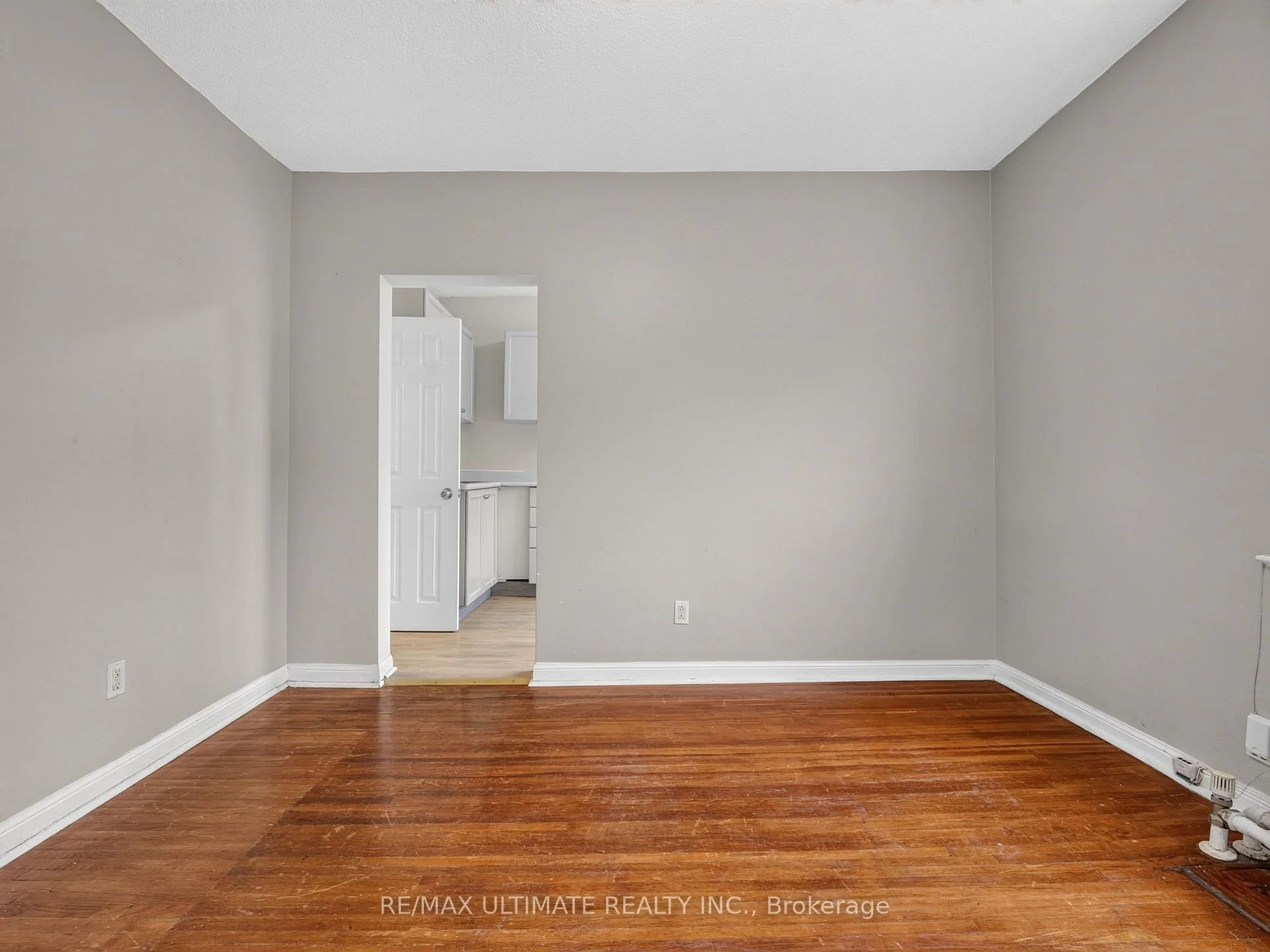 Photo 10 of Unit 5, 2360 Queen Street E, Toronto, The Beaches — HOMEH