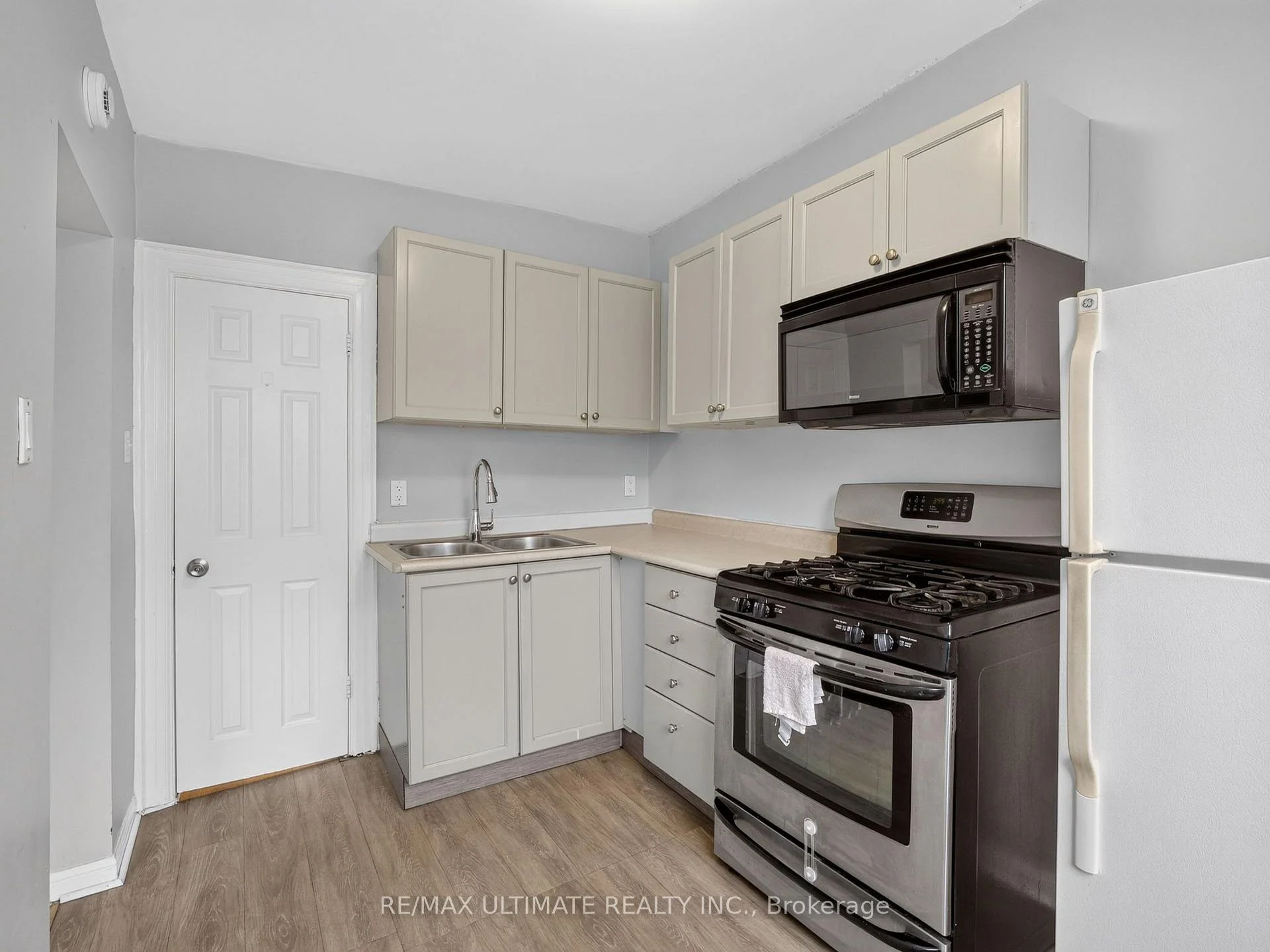 Photo 32 of Unit 5, 2360 Queen Street E, Toronto, The Beaches — HOMEH