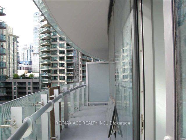 Photo 10 of Unit 404, 12 York Street, Toronto, Waterfront Communities — HOMEH