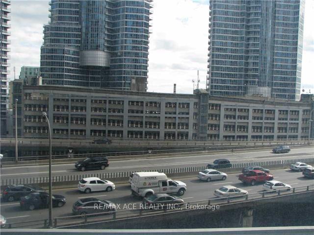Photo 11 of Unit 404, 12 York Street, Toronto, Waterfront Communities — HOMEH
