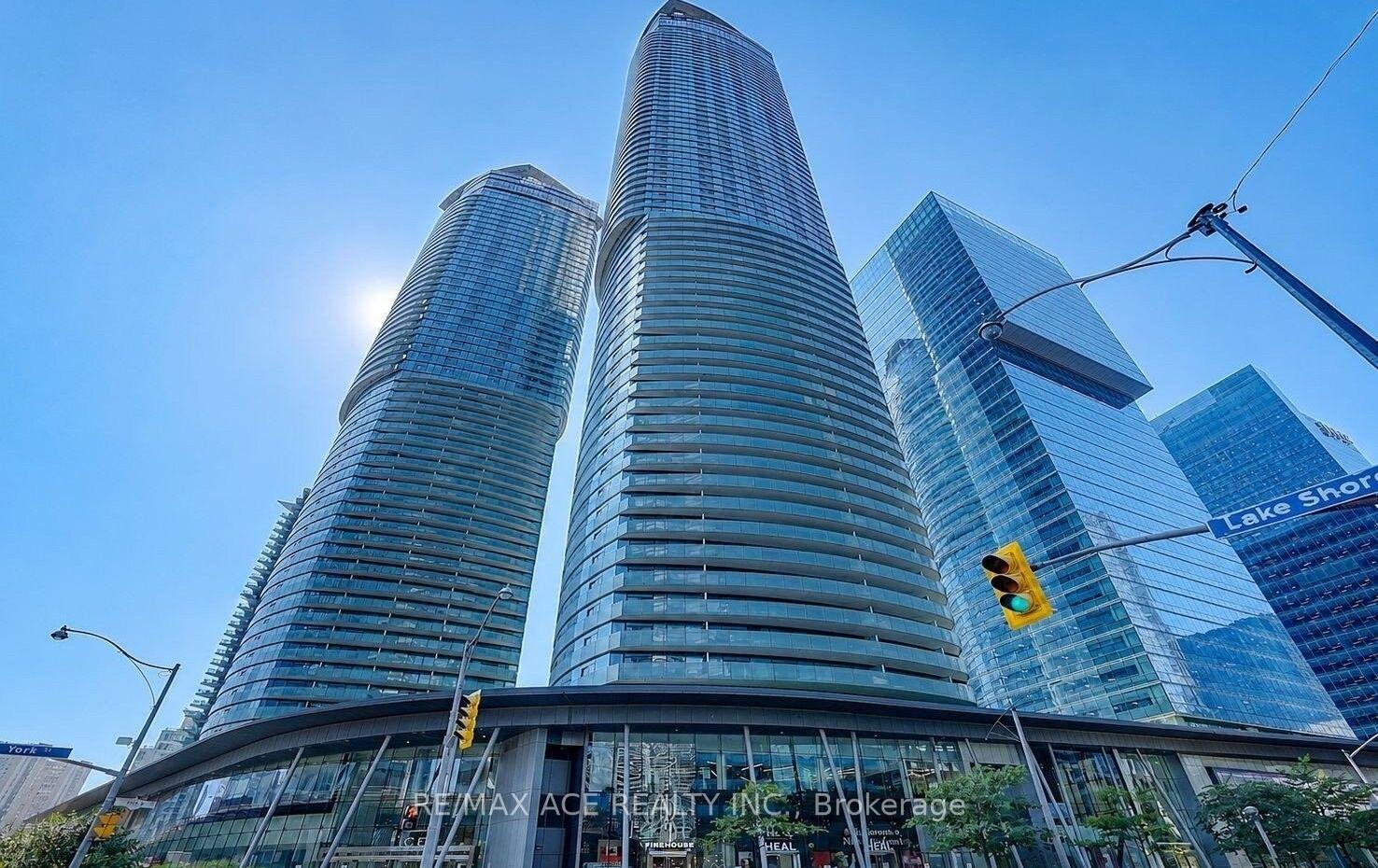 Photo 2 of Unit 404, 12 York Street, Toronto, Waterfront Communities — HOMEH