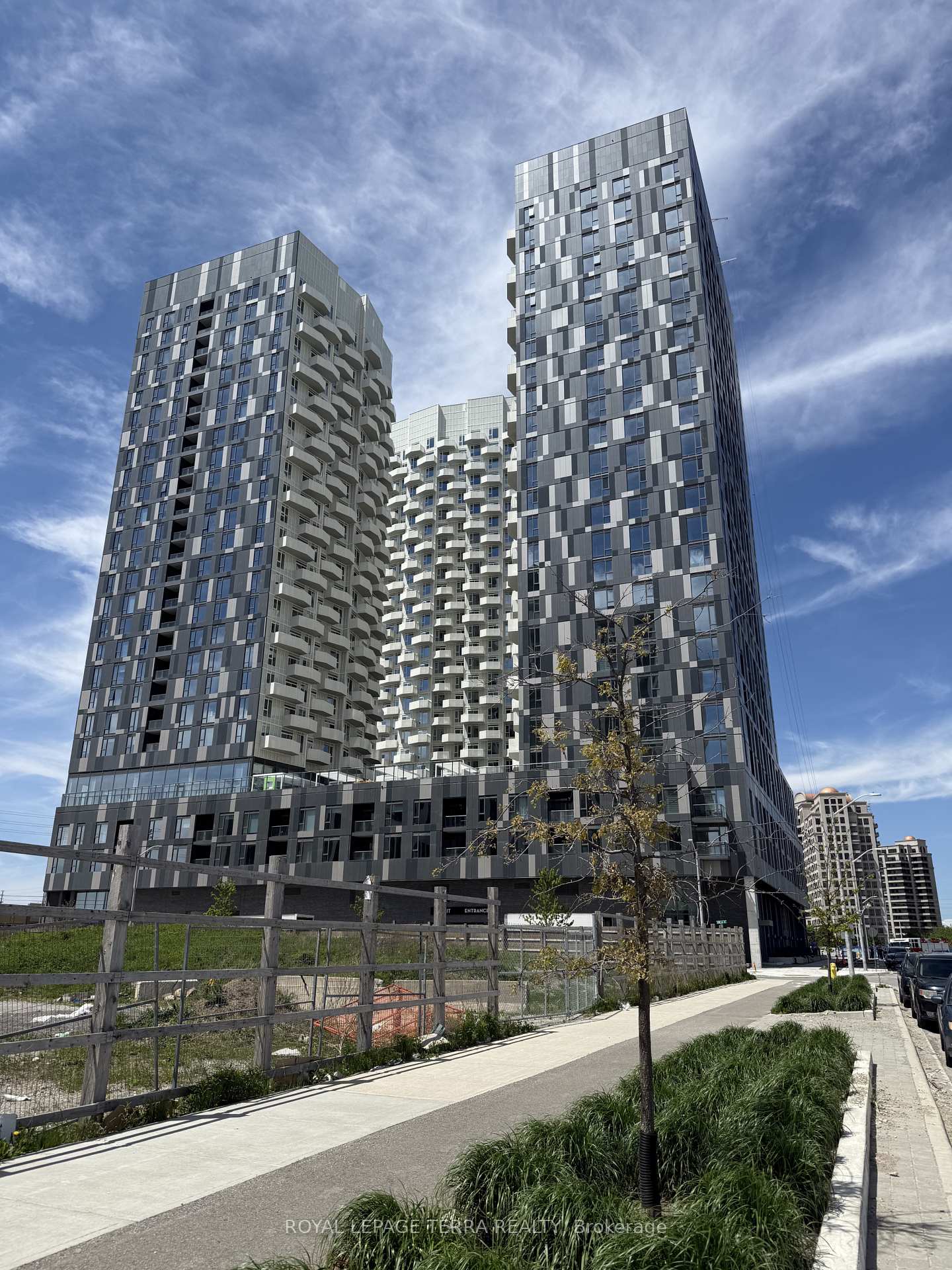 Photo 2 of Unit 1202, 474 Caldari Road, Vaughan, Concord — HOMEH
