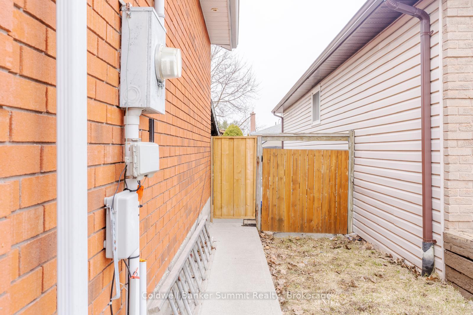 Photo 2 of 359 Leacock Drive, Barrie, Letitia Heights — HOMEH