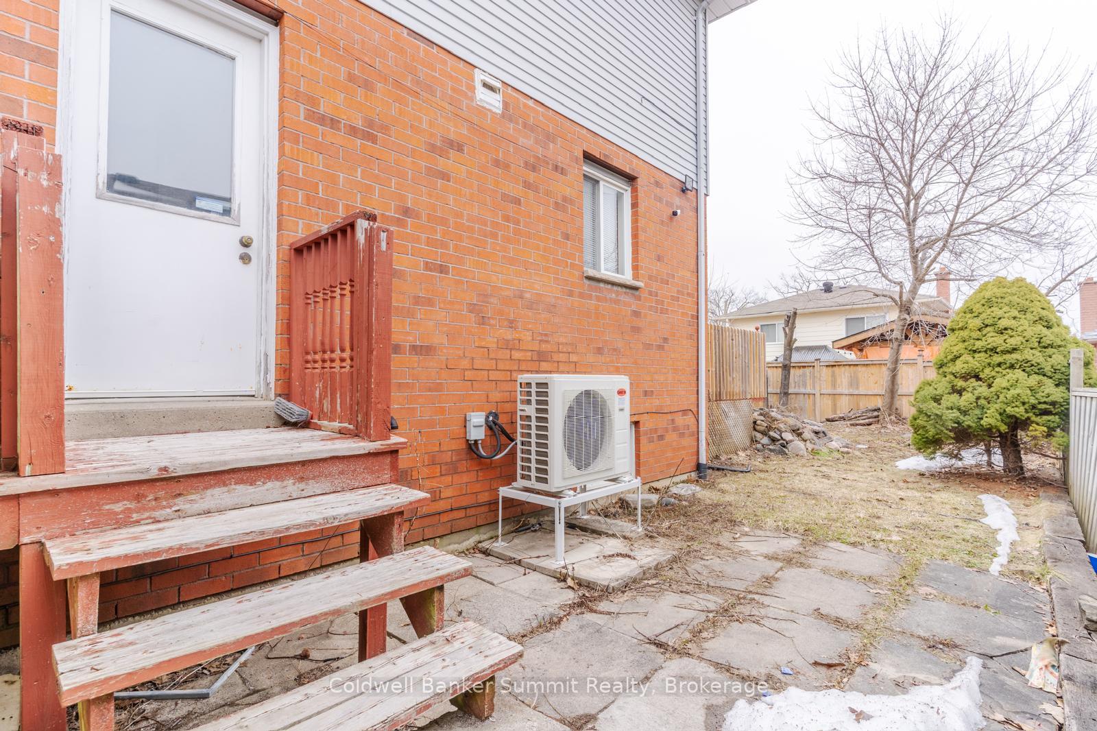 Photo 5 of 359 Leacock Drive, Barrie, Letitia Heights — HOMEH
