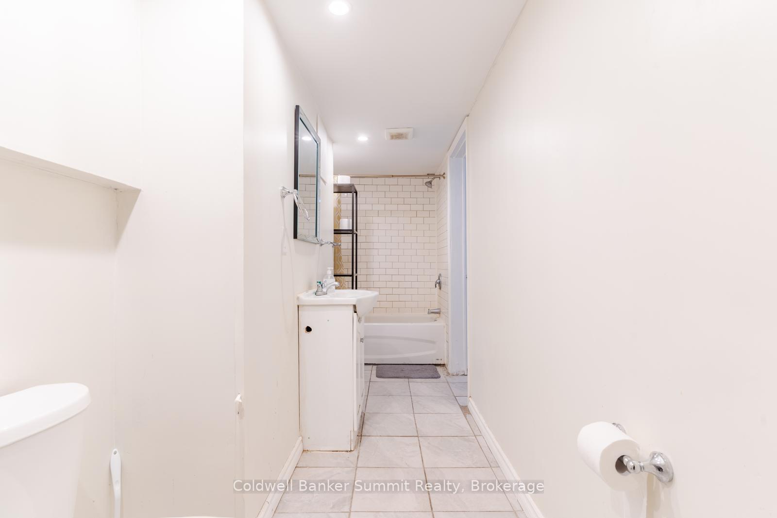 Photo 11 of 359 Leacock Drive, Barrie, Letitia Heights — HOMEH