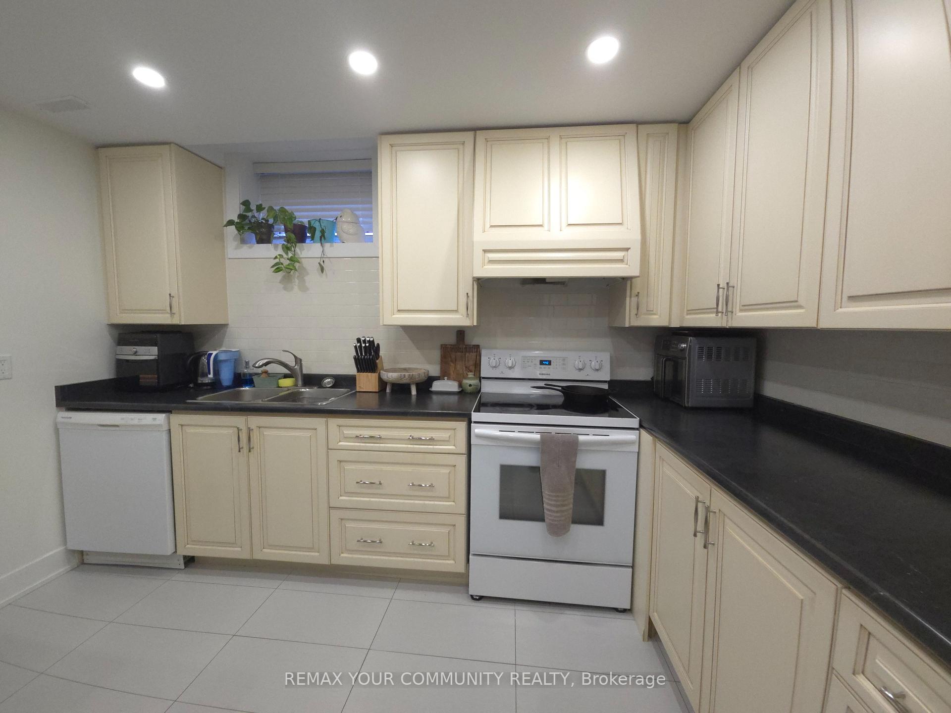 Photo 8 of Unit Basement, 171 Dolores Crescent, Vaughan, Elder Mills — HOMEH