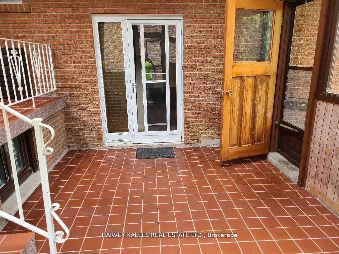 Photo 2 of 2379 Hensall Street, Mississauga, Cooksville — HOMEH
