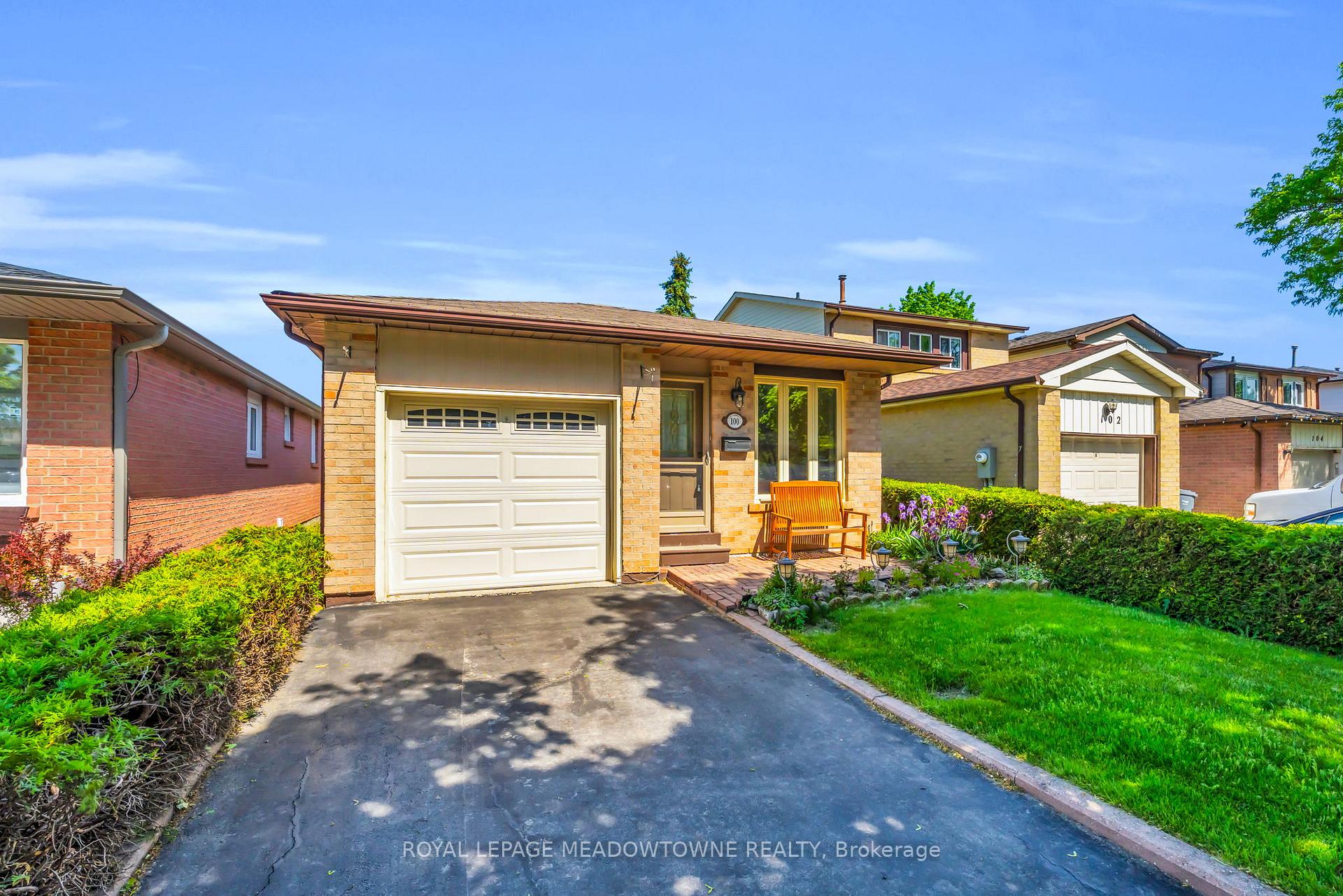 Photo 2 of 100 Martindale Crescent, Brampton, Brampton West — HOMEH