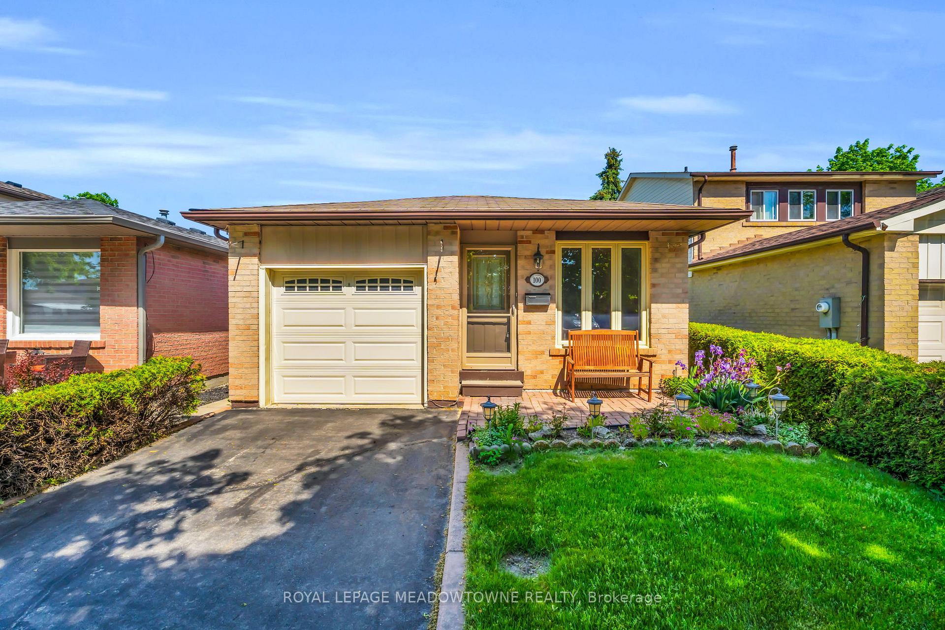 Photo 3 of 100 Martindale Crescent, Brampton, Brampton West — HOMEH