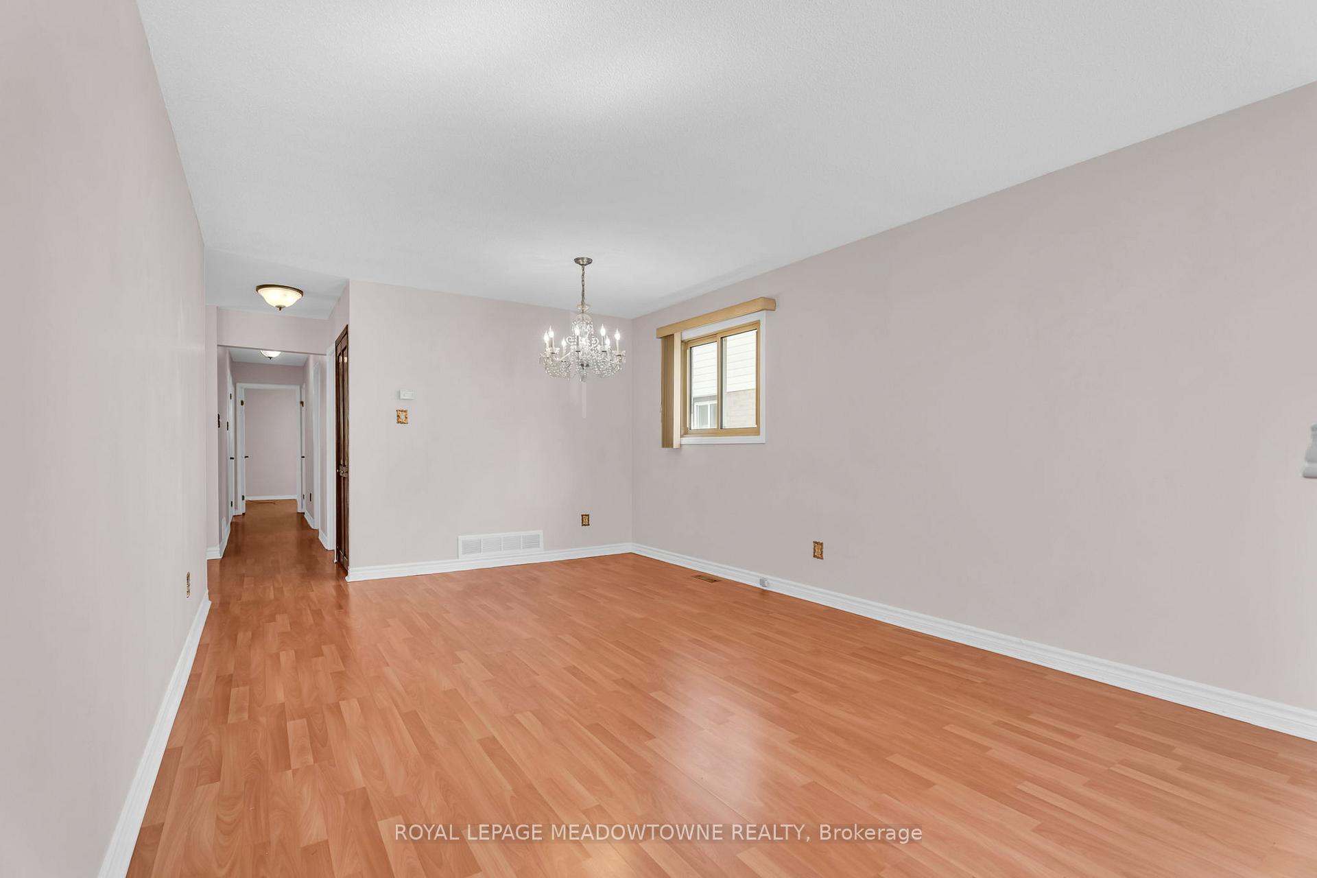Photo 5 of 100 Martindale Crescent, Brampton, Brampton West — HOMEH
