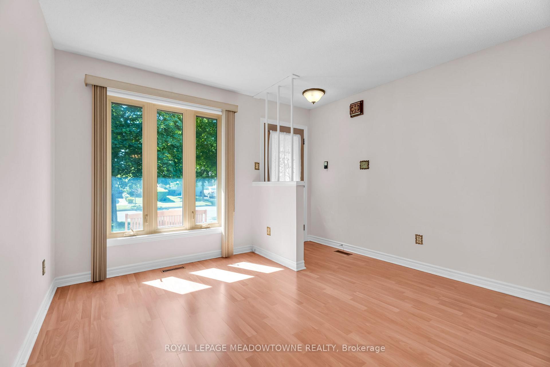 Photo 8 of 100 Martindale Crescent, Brampton, Brampton West — HOMEH