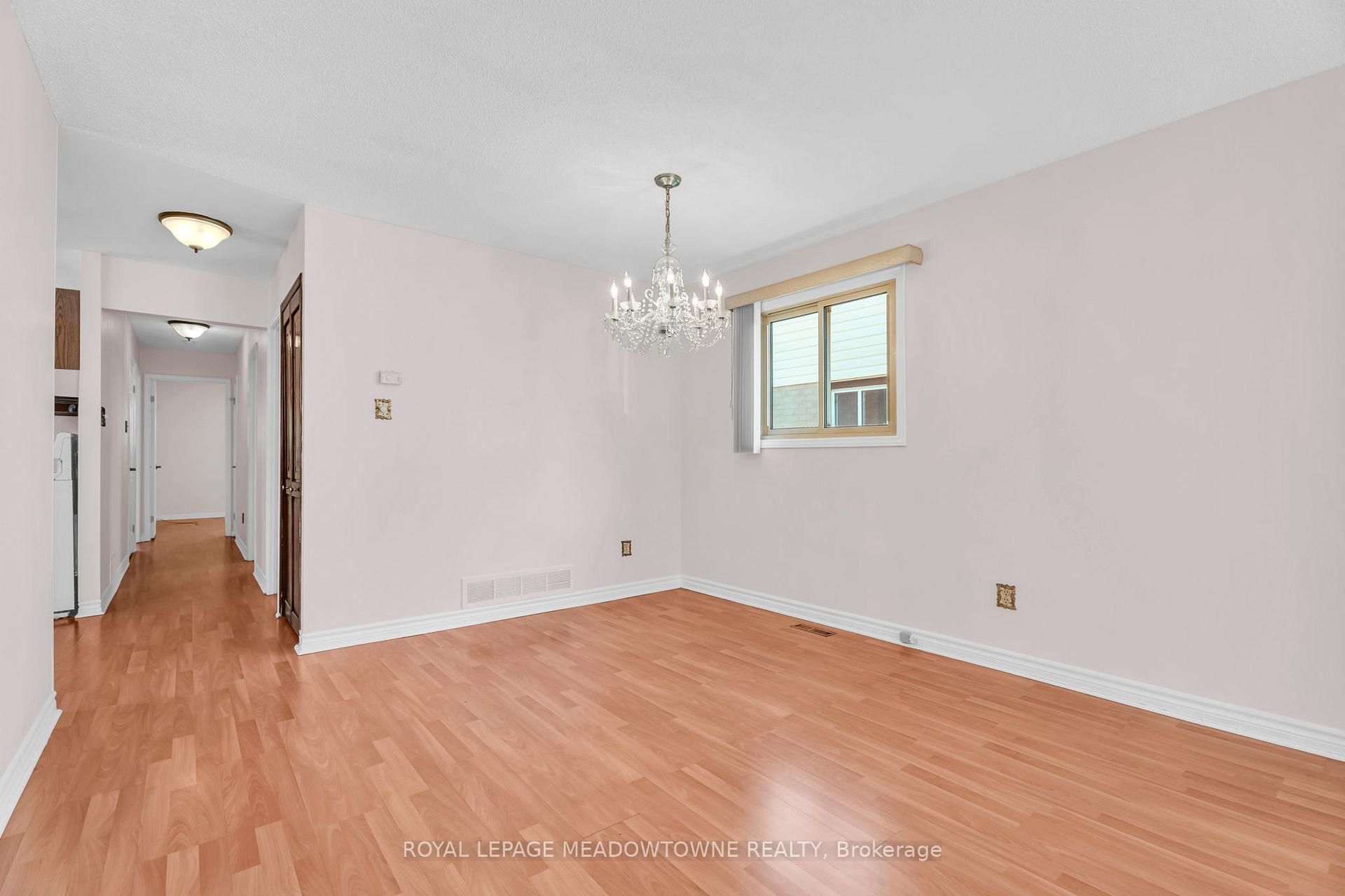 Photo 9 of 100 Martindale Crescent, Brampton, Brampton West — HOMEH