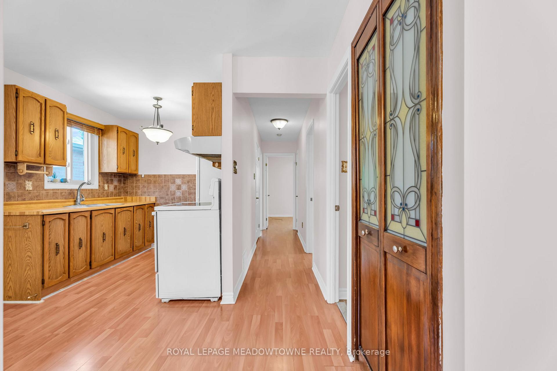 Photo 10 of 100 Martindale Crescent, Brampton, Brampton West — HOMEH
