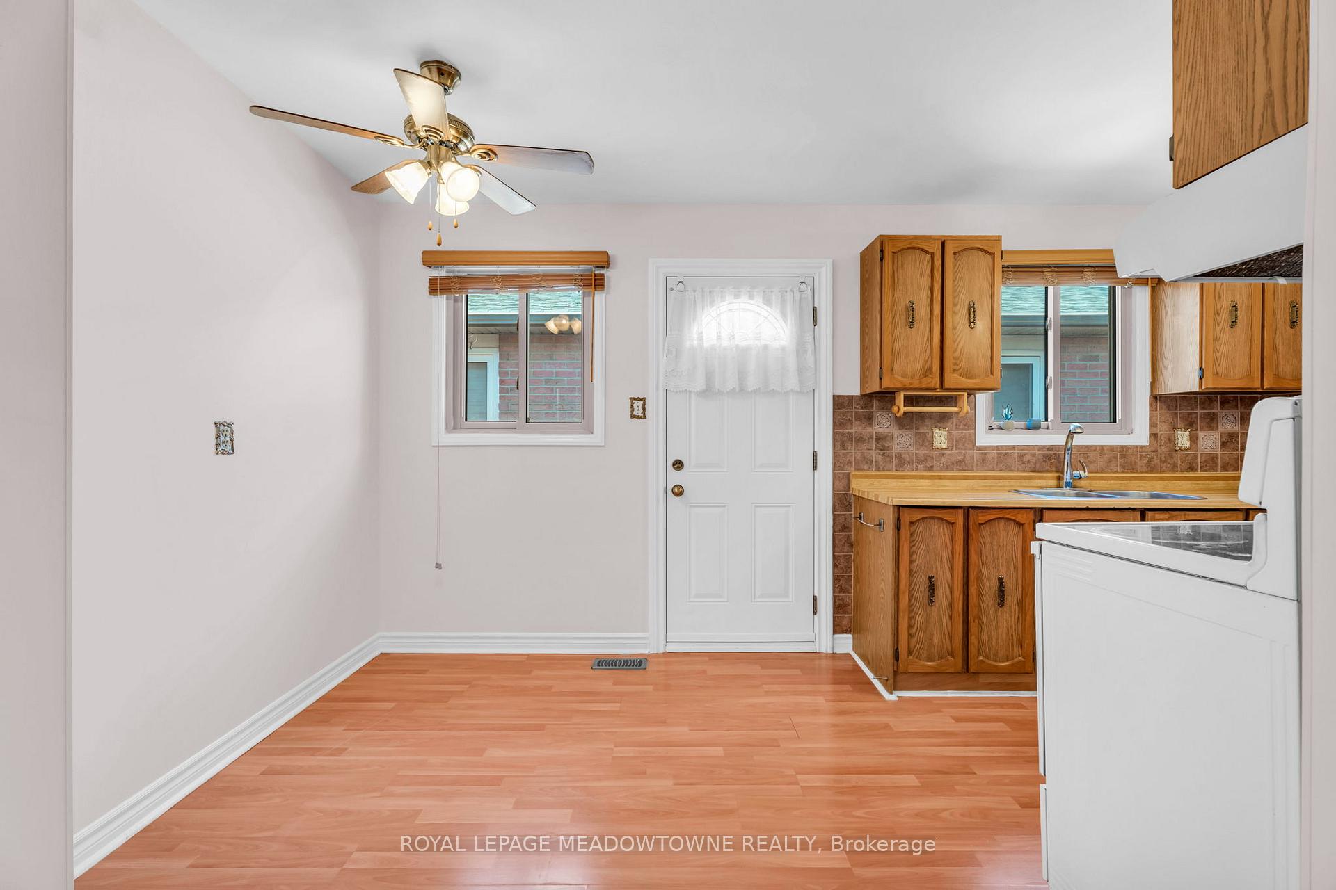 Photo 12 of 100 Martindale Crescent, Brampton, Brampton West — HOMEH