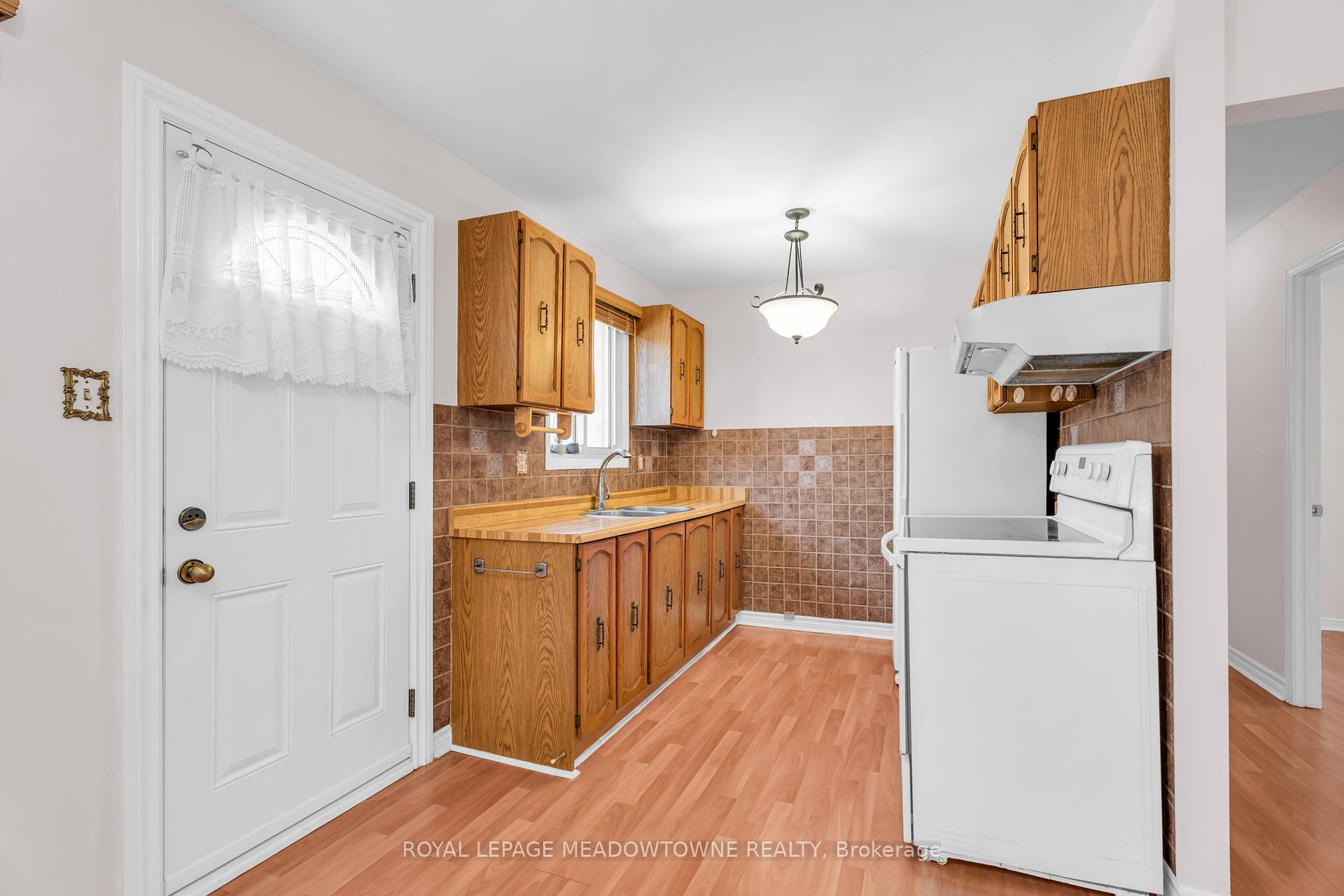 Photo 13 of 100 Martindale Crescent, Brampton, Brampton West — HOMEH