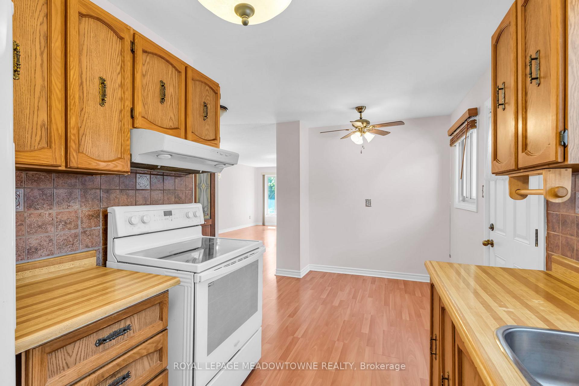 Photo 16 of 100 Martindale Crescent, Brampton, Brampton West — HOMEH