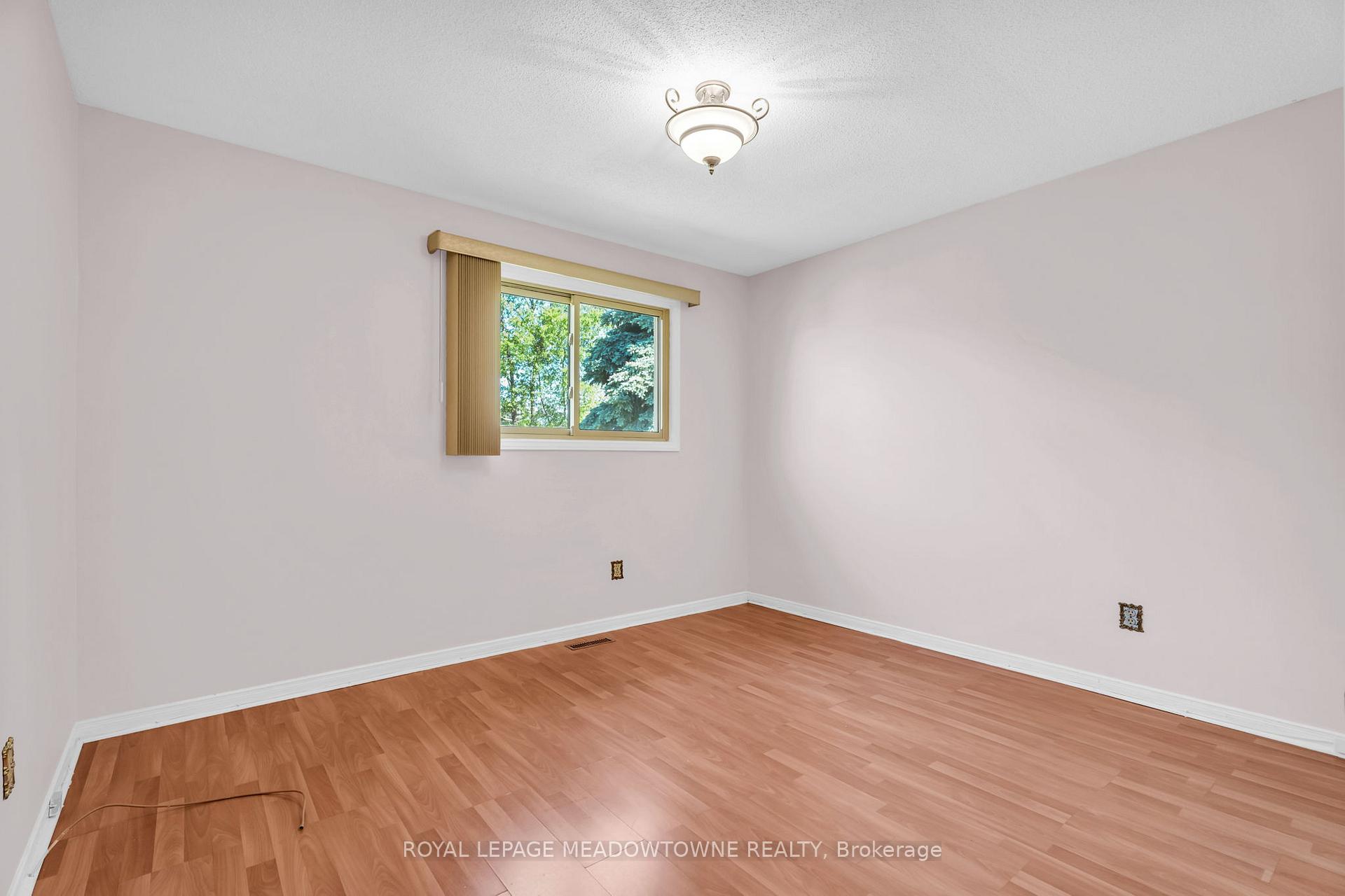 Photo 18 of 100 Martindale Crescent, Brampton, Brampton West — HOMEH