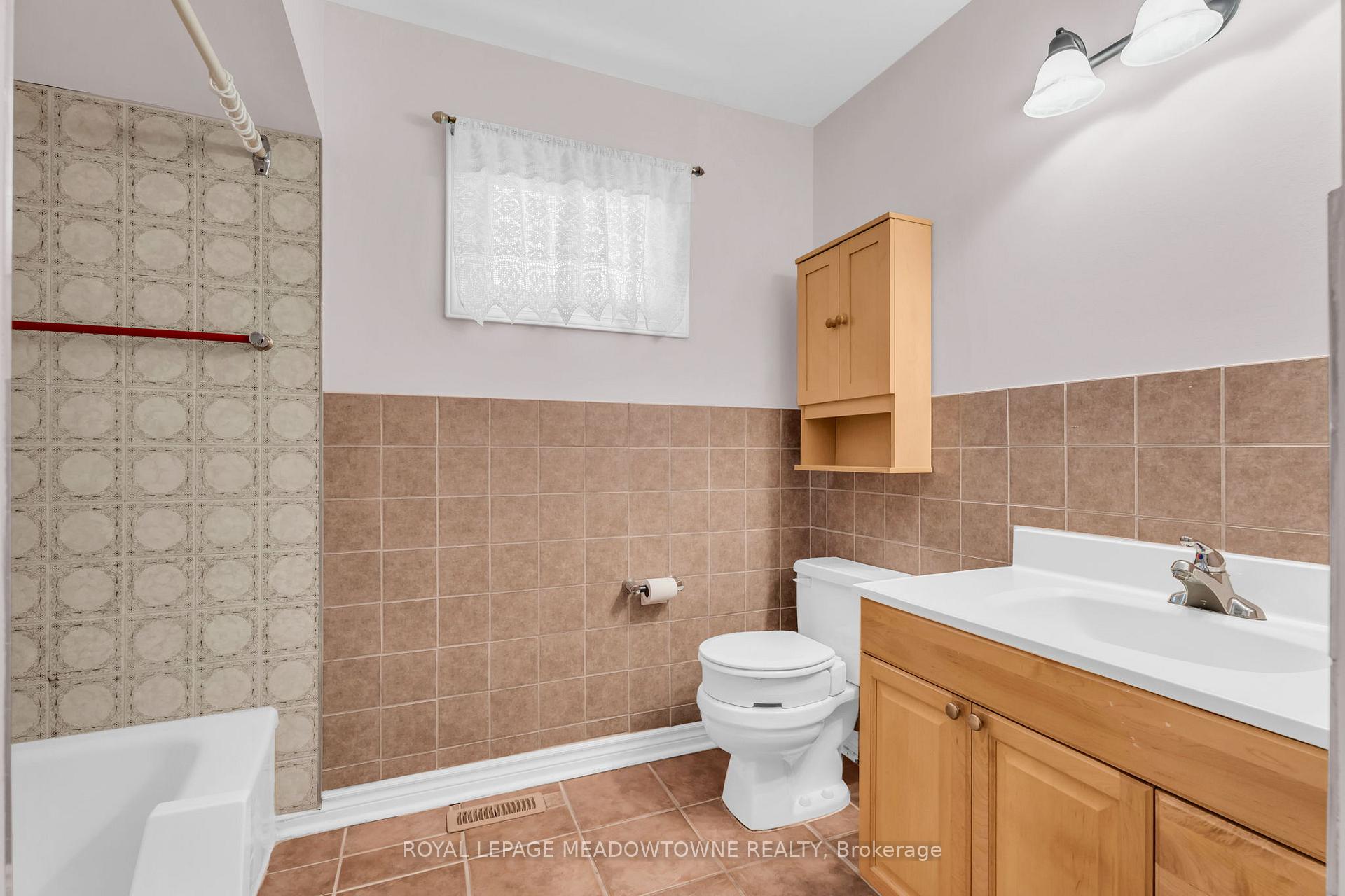 Photo 24 of 100 Martindale Crescent, Brampton, Brampton West — HOMEH
