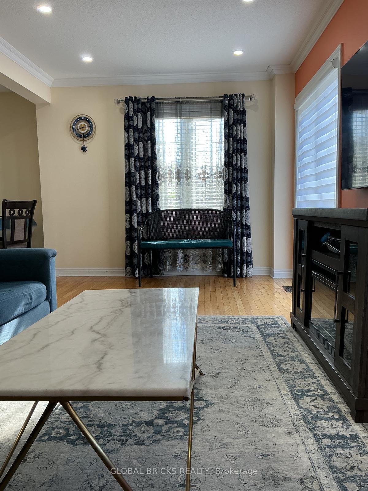 Photo 8 of 1 Rampart Crescent, Whitby, Williamsburg — HOMEH