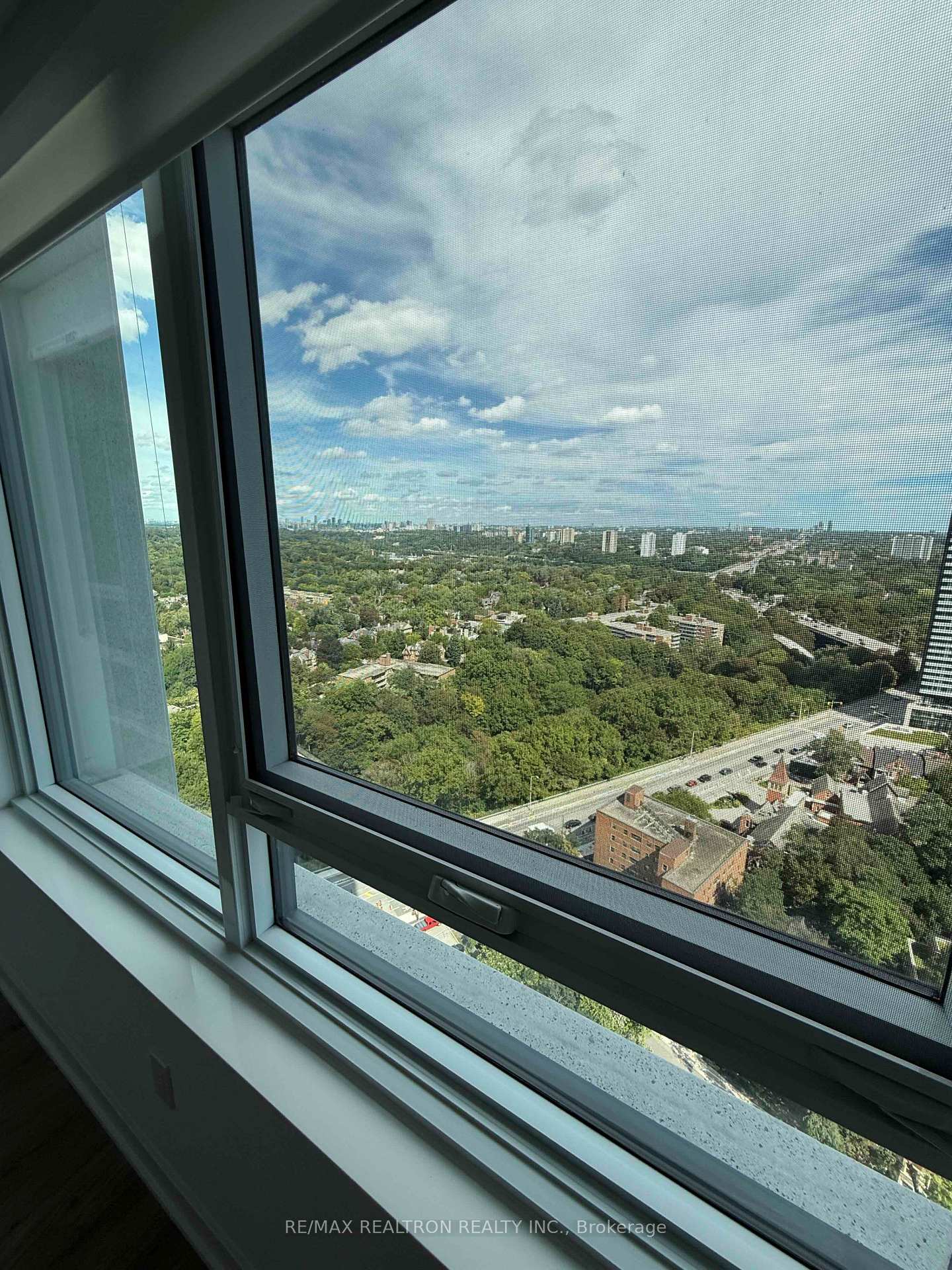 Photo 7 of Unit 2808, 609 Sherbourne Street, Toronto, North St. James Town — HOMEH