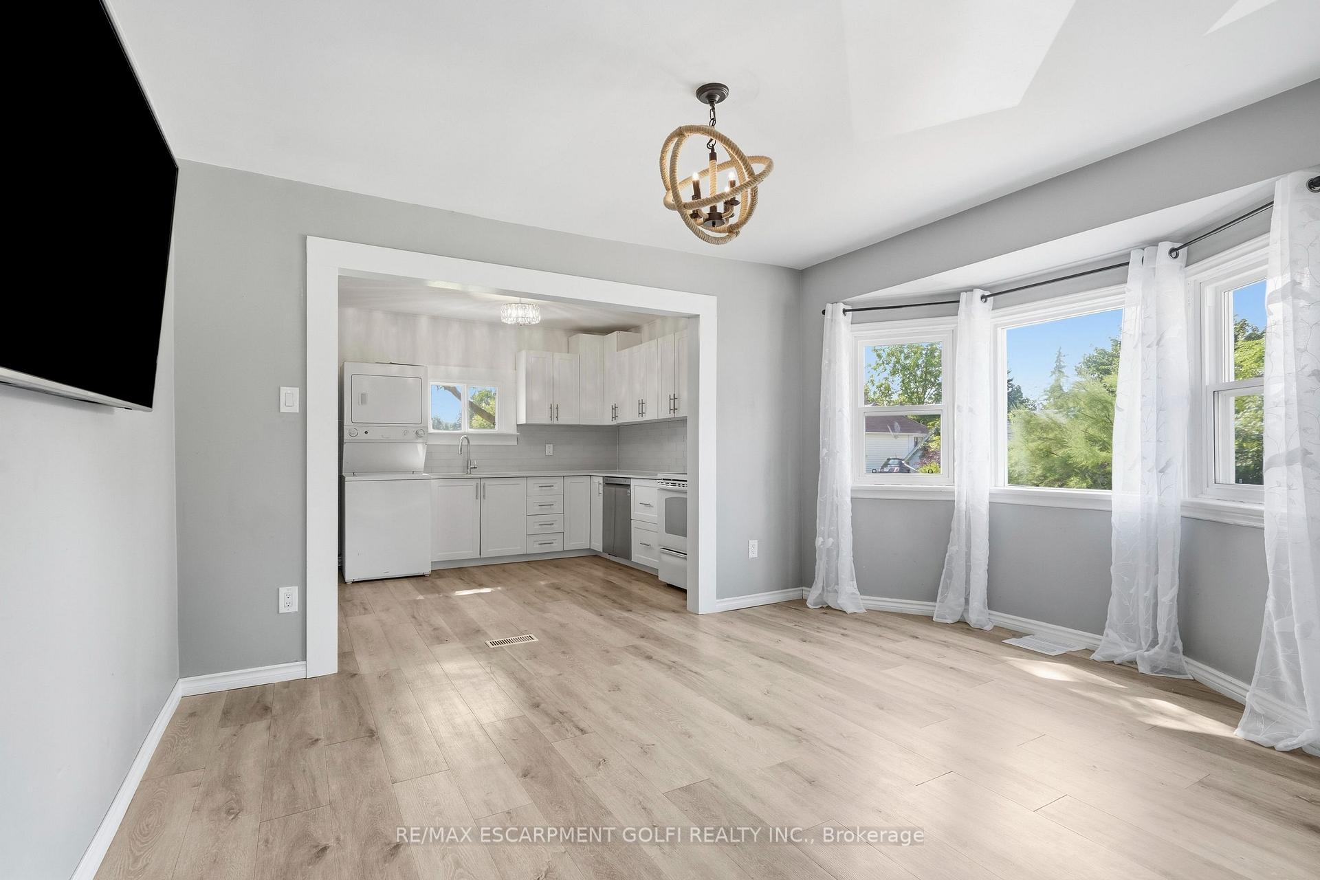 Photo 5 of 177 Pelham Road, St. Catharines, Western Hill — HOMEH