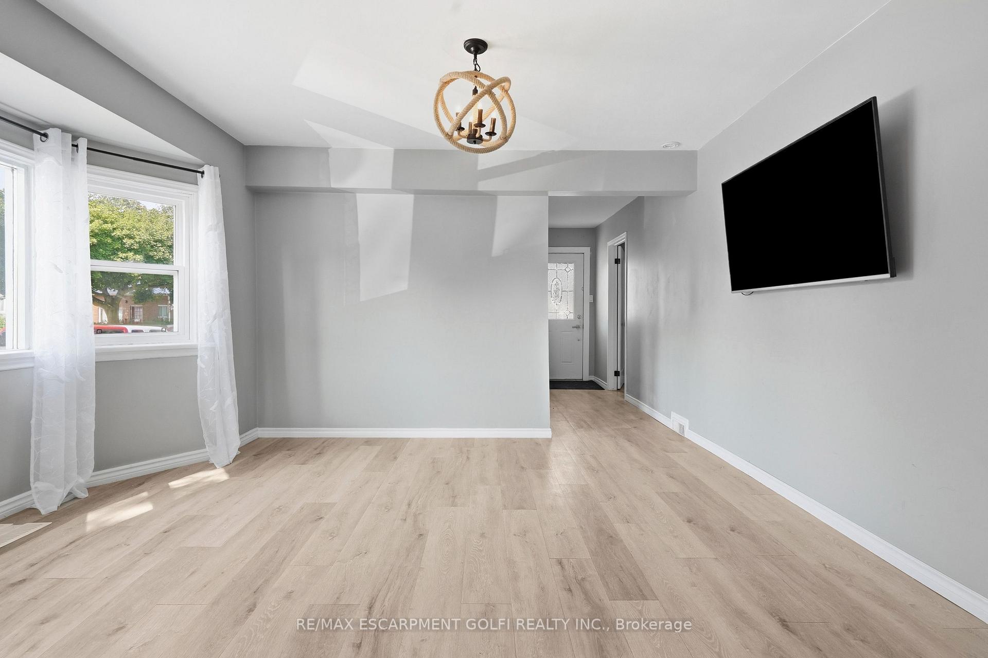 Photo 6 of 177 Pelham Road, St. Catharines, Western Hill — HOMEH