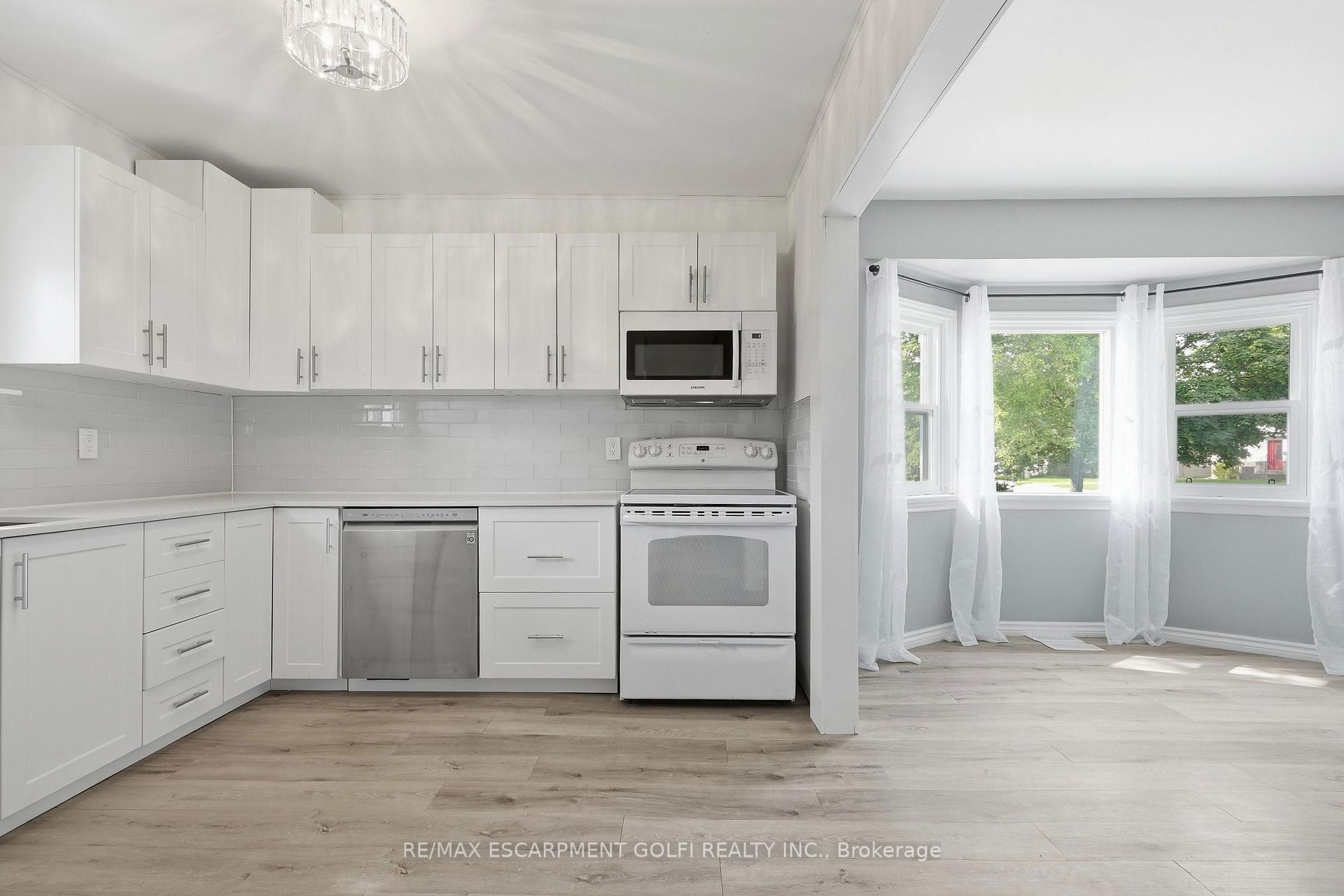 Photo 8 of 177 Pelham Road, St. Catharines, Western Hill — HOMEH