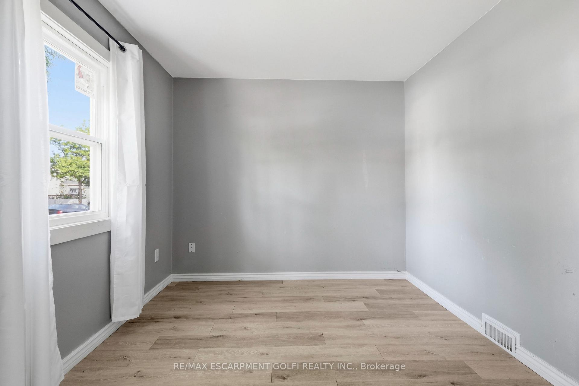 Photo 12 of 177 Pelham Road, St. Catharines, Western Hill — HOMEH