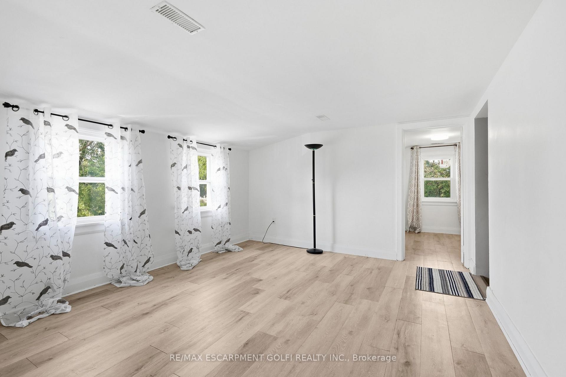 Photo 18 of 177 Pelham Road, St. Catharines, Western Hill — HOMEH