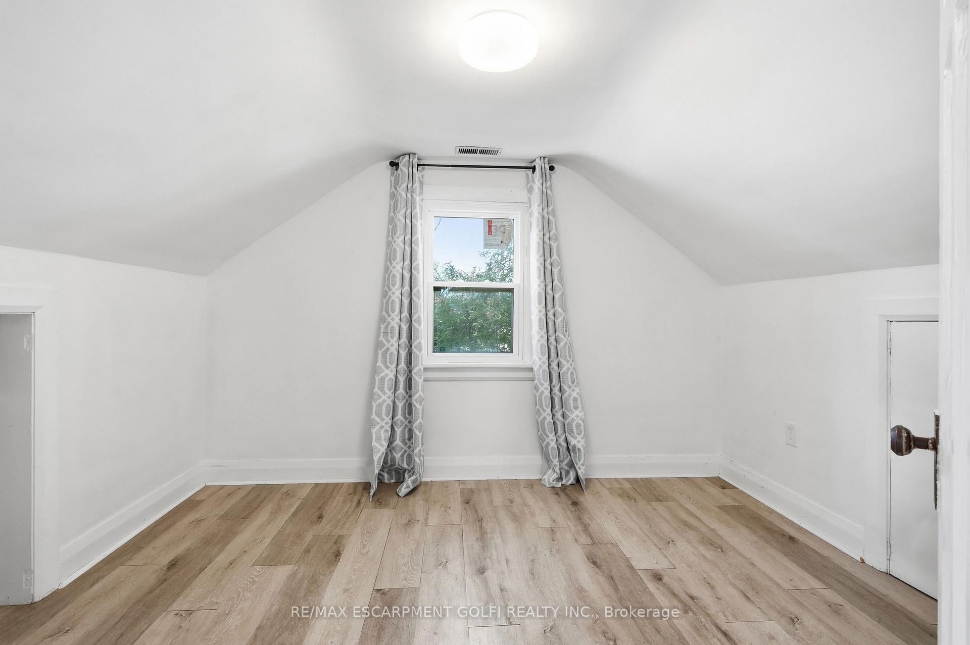 Photo 23 of 177 Pelham Road, St. Catharines, Western Hill — HOMEH