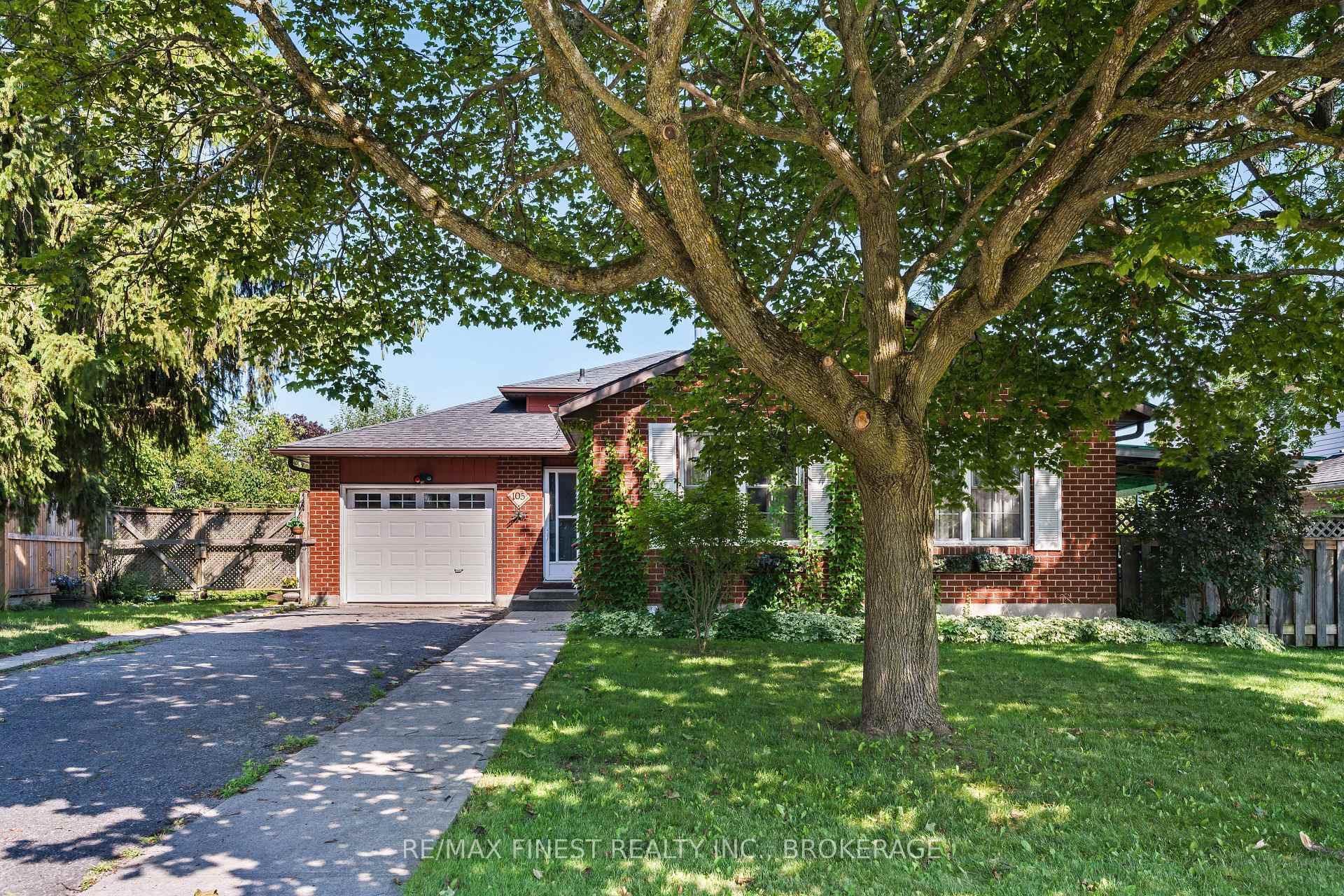 Photo 3 of 105 Grenadier Drive, Kingston, Kingston East (Incl Barret Crt) — HOMEH