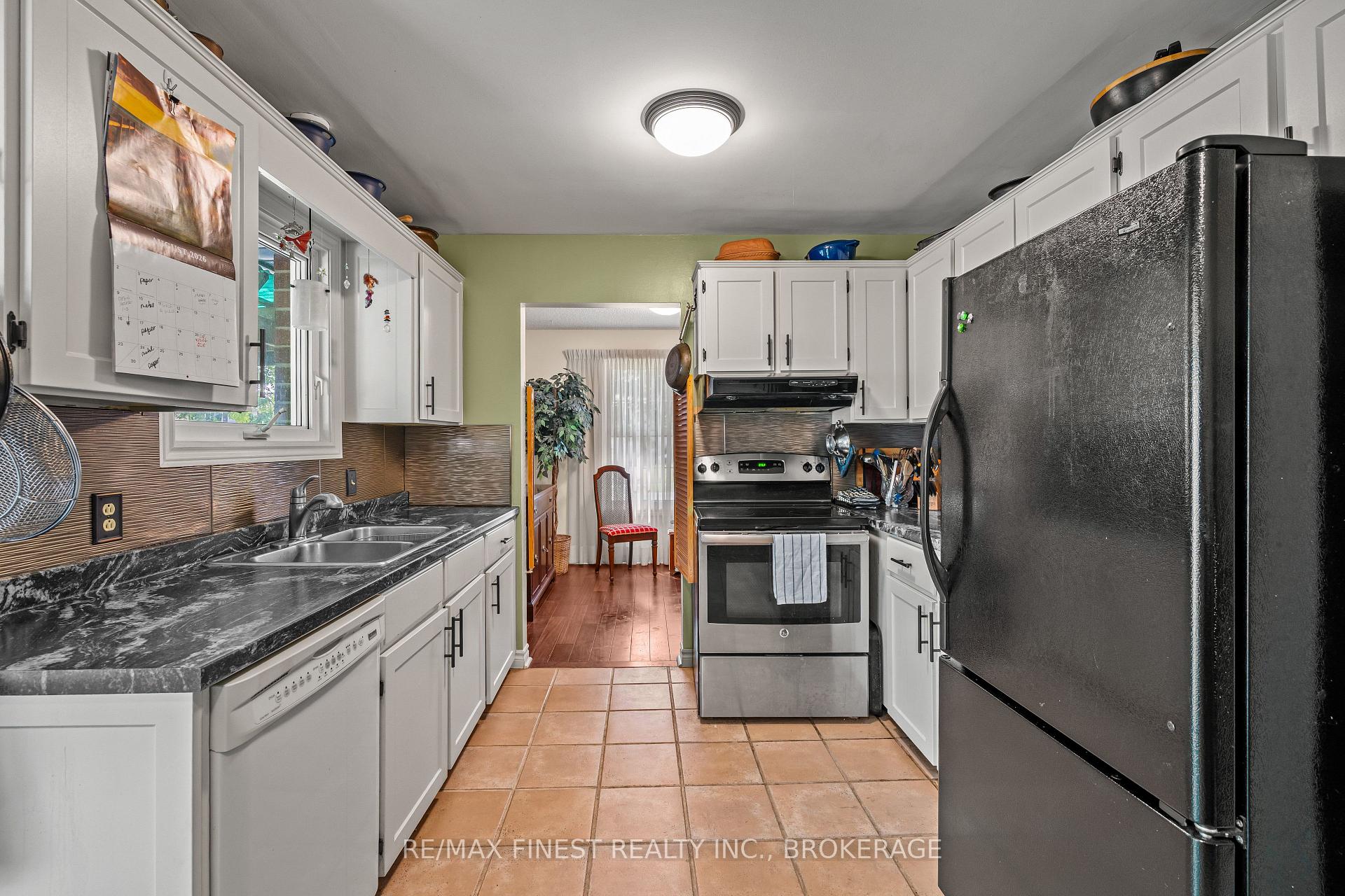 Photo 8 of 105 Grenadier Drive, Kingston, Kingston East (Incl Barret Crt) — HOMEH