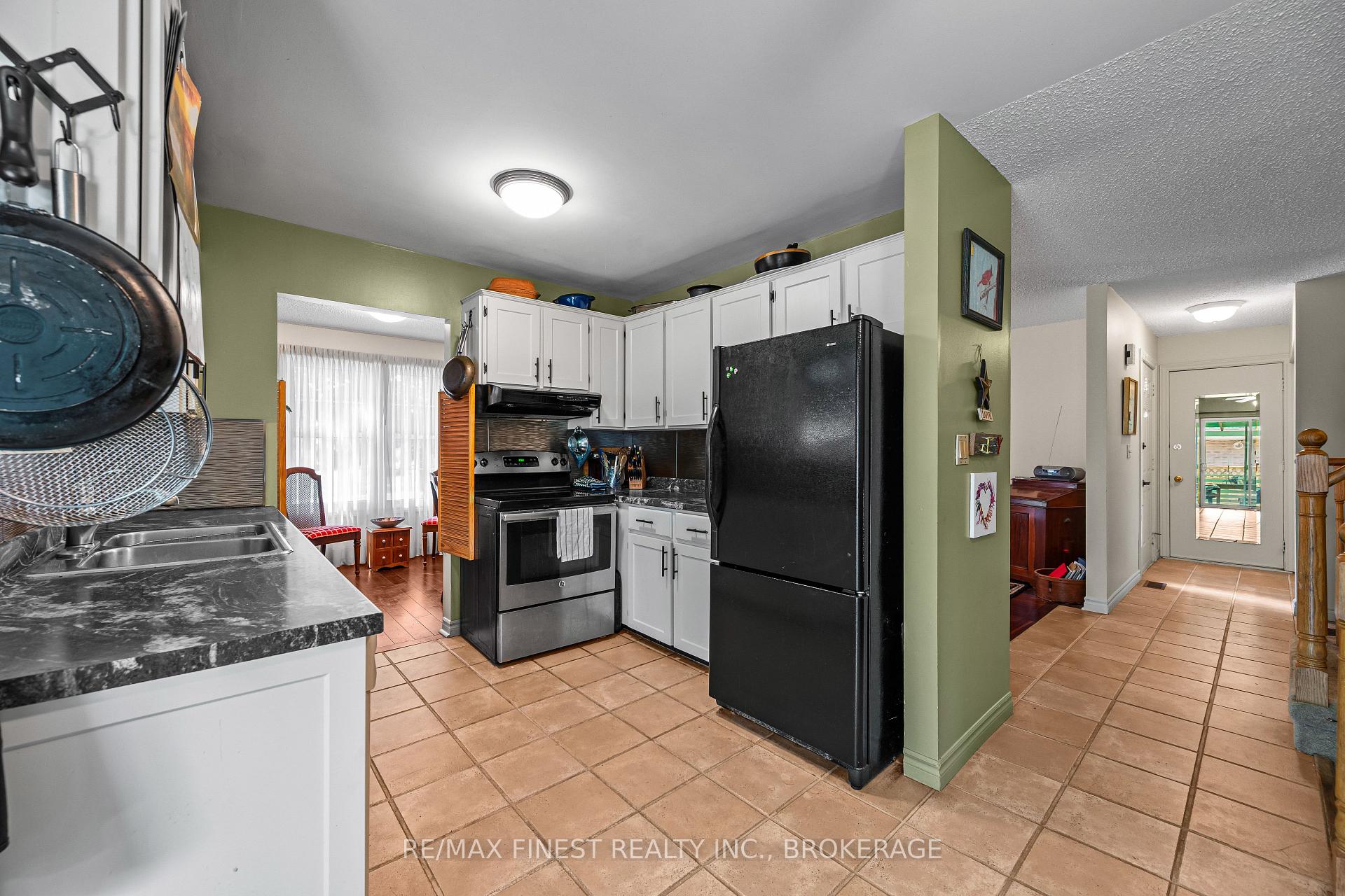 Photo 10 of 105 Grenadier Drive, Kingston, Kingston East (Incl Barret Crt) — HOMEH