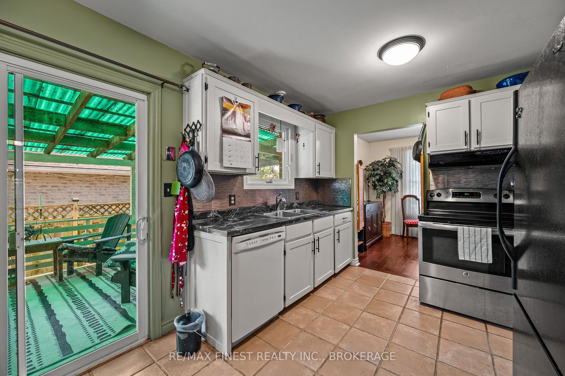 Photo 11 of 105 Grenadier Drive, Kingston, Kingston East (Incl Barret Crt) — HOMEH