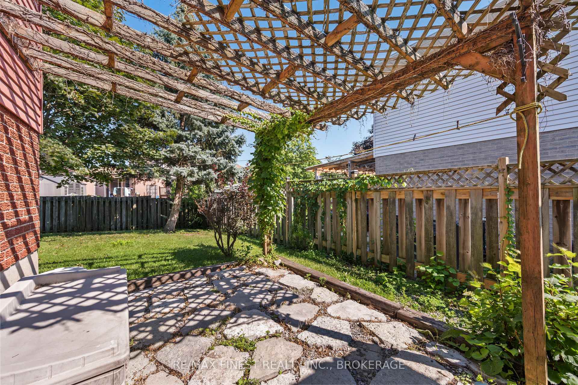 Photo 38 of 105 Grenadier Drive, Kingston, Kingston East (Incl Barret Crt) — HOMEH