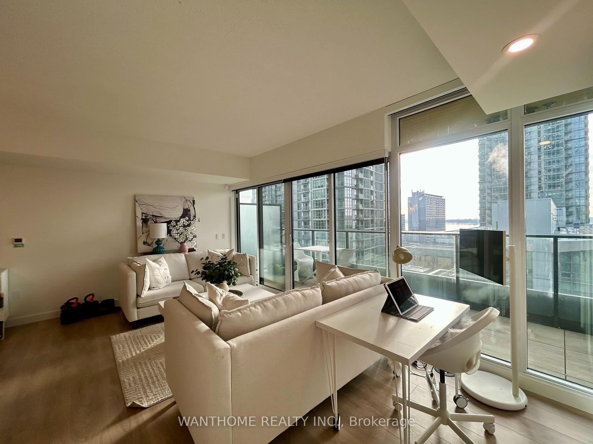 Photo 8 of Unit 921, 3 Concord Cityplace Way, Toronto, Waterfront Communities — HOMEH