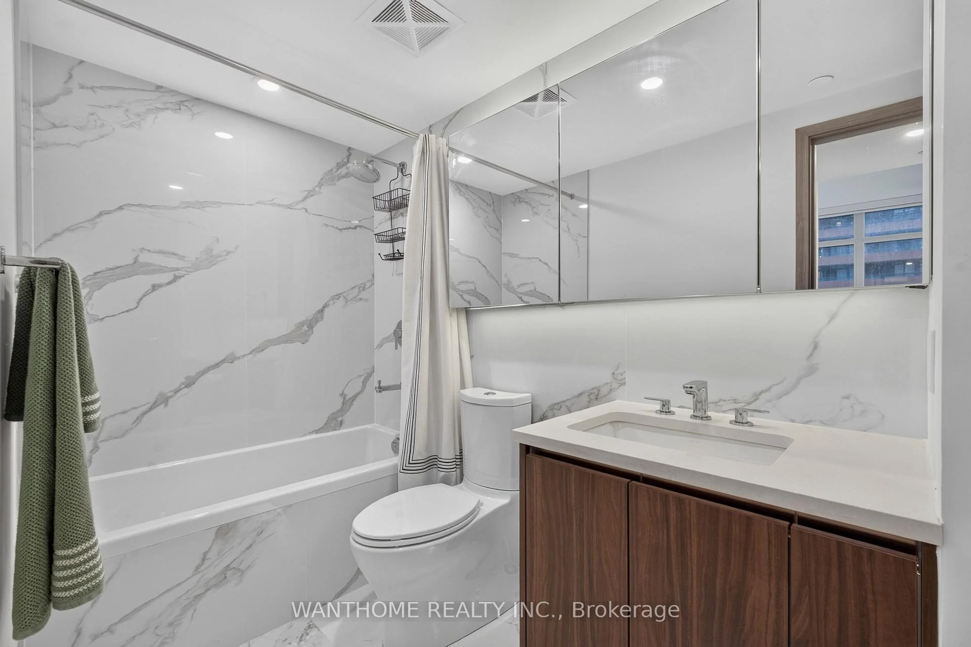 Photo 71 of Unit 921, 3 Concord Cityplace Way, Toronto, Waterfront Communities — HOMEH
