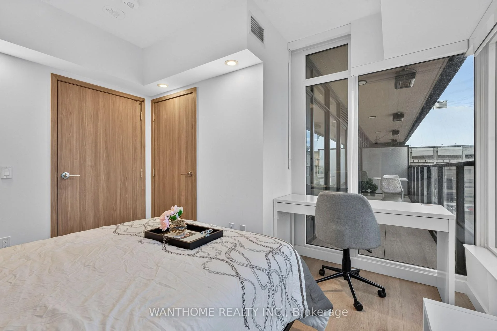Photo 74 of Unit 921, 3 Concord Cityplace Way, Toronto, Waterfront Communities — HOMEH