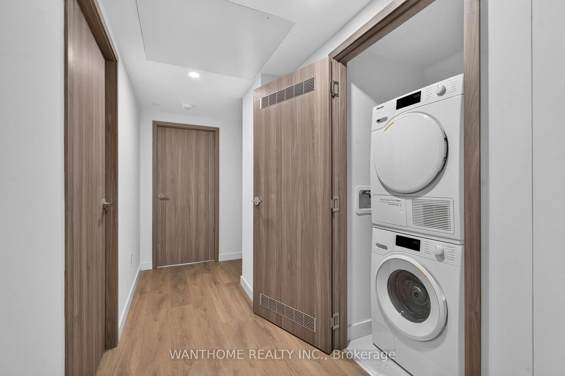 Photo 77 of Unit 921, 3 Concord Cityplace Way, Toronto, Waterfront Communities — HOMEH