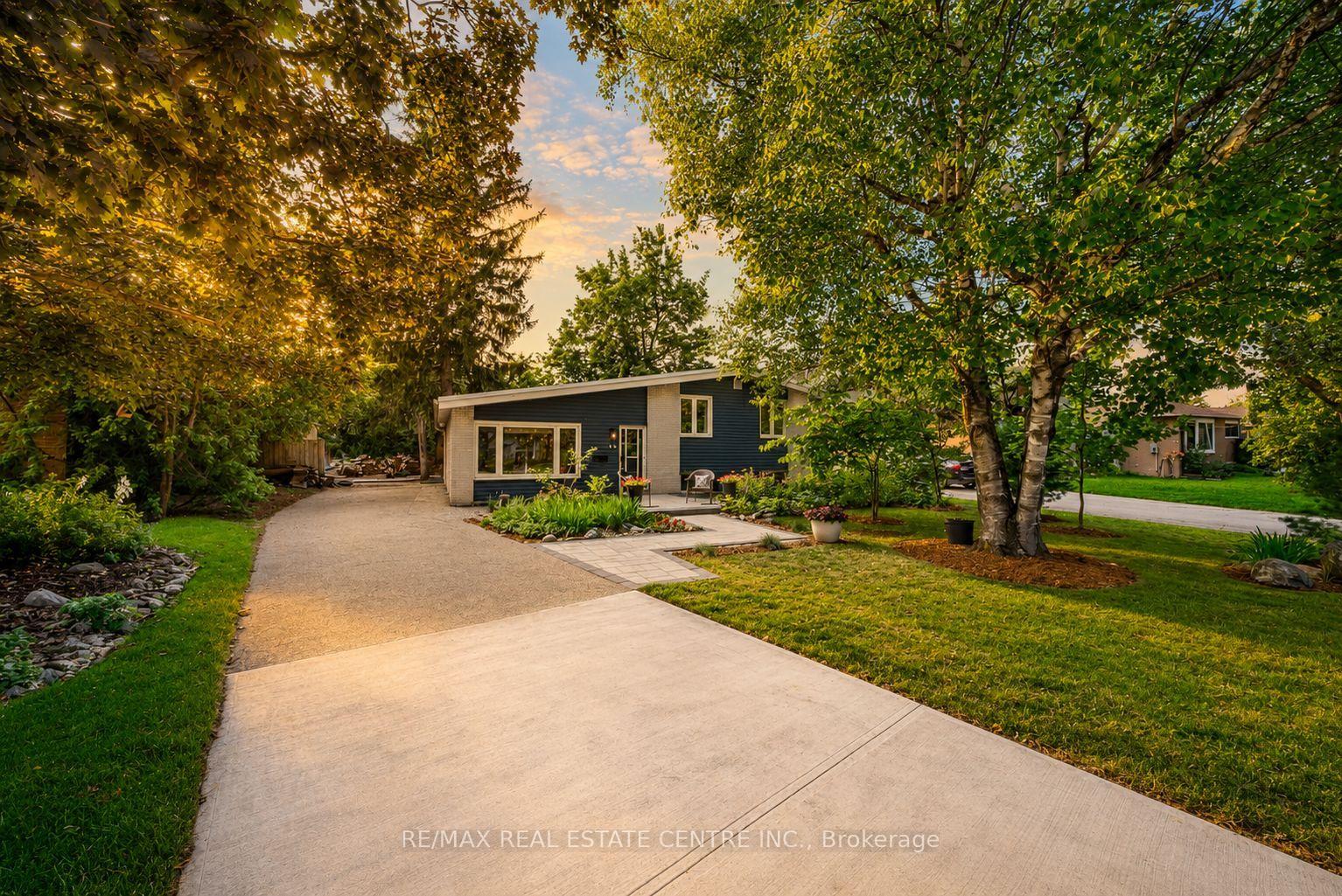Photo 3 of 14 Lawrence Crescent, Brampton, Brampton East — HOMEH